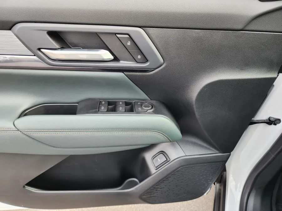 2026 GMC Terrain AT4 | Photo 16 of 23