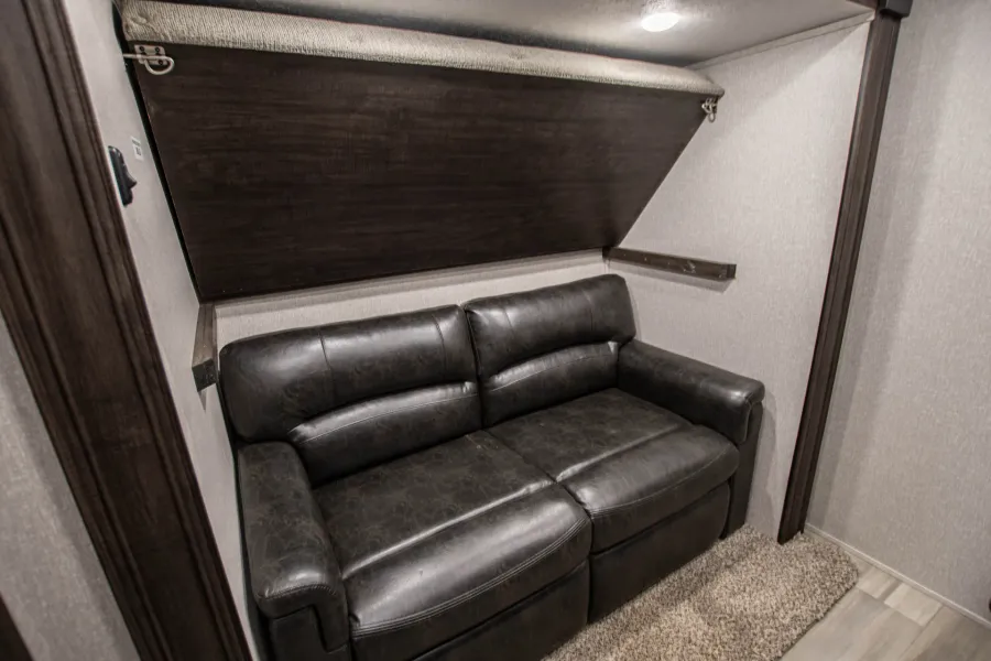 2022 Coachmen Brookstone 398MBL | Photo 17 of 27