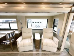 2018 Newmar King Aire 4553 | Thumbnail Photo 7 of 33