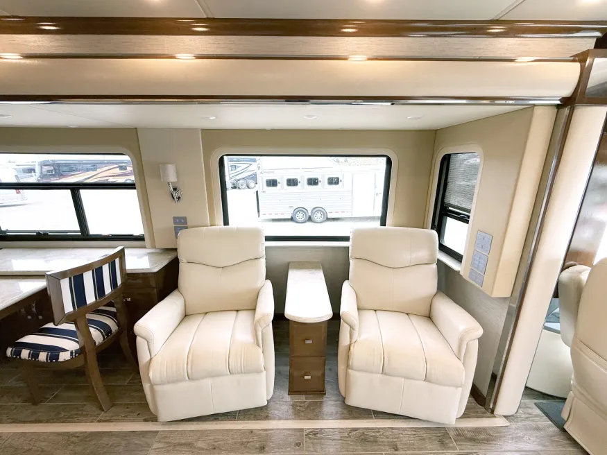 2018 Newmar King Aire 4553 | Photo 7 of 33