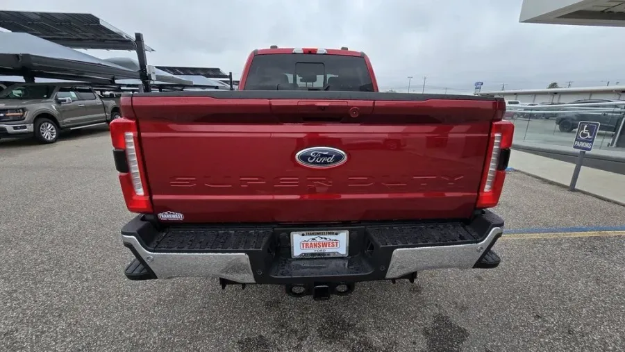 2026 Ford Super Duty F-350 | Photo 7 of 30