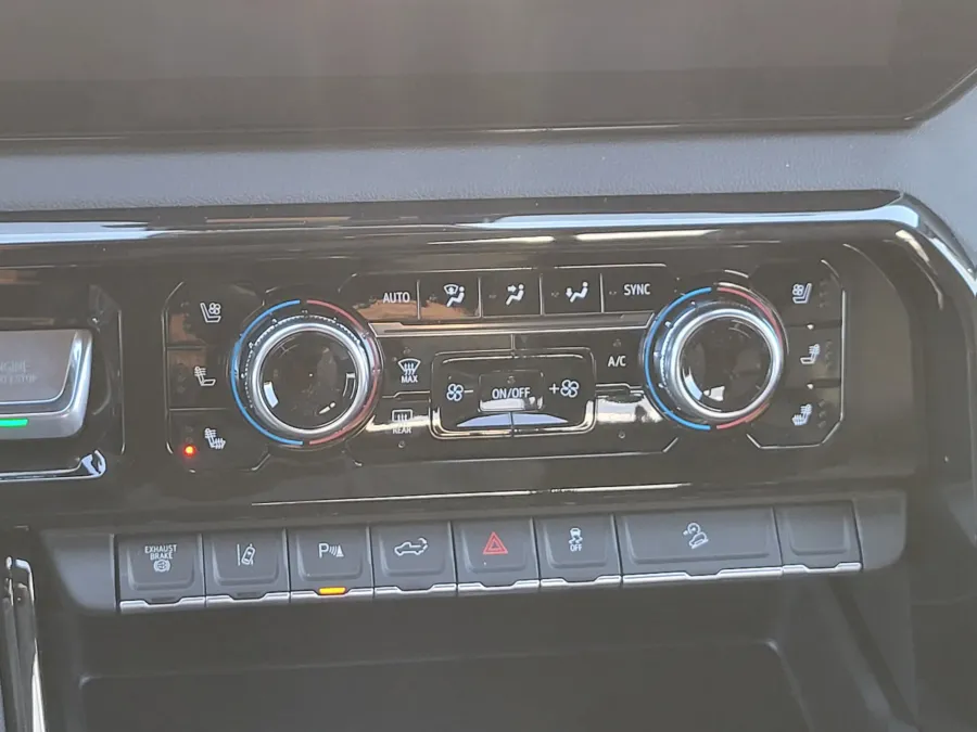 2026 GMC Sierra 2500HD AT4 | Photo 15 of 31