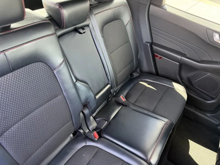 2024 Ford Escape ST-Line | Photo 10 of 24