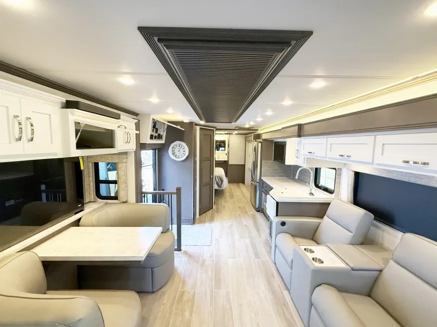 2026 Newmar Super Star 4159 | Photo 3 of 34