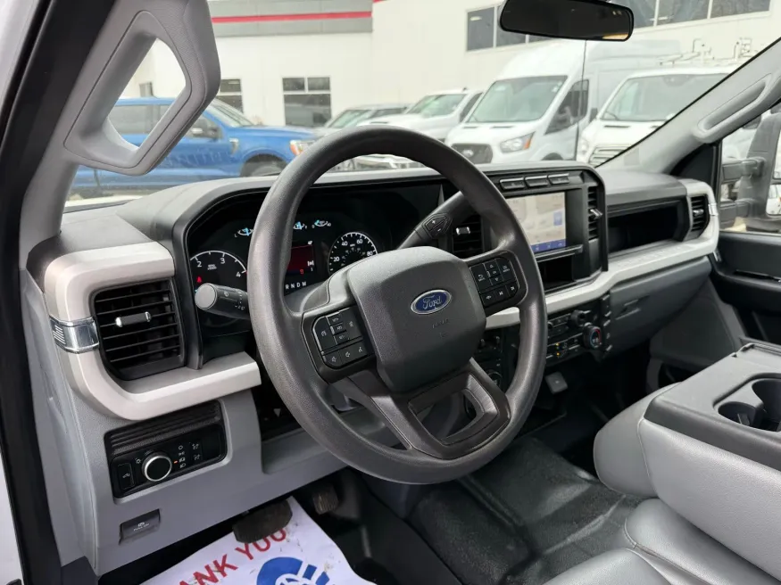 2024 Ford Super Duty F-250 XL | Photo 3 of 20