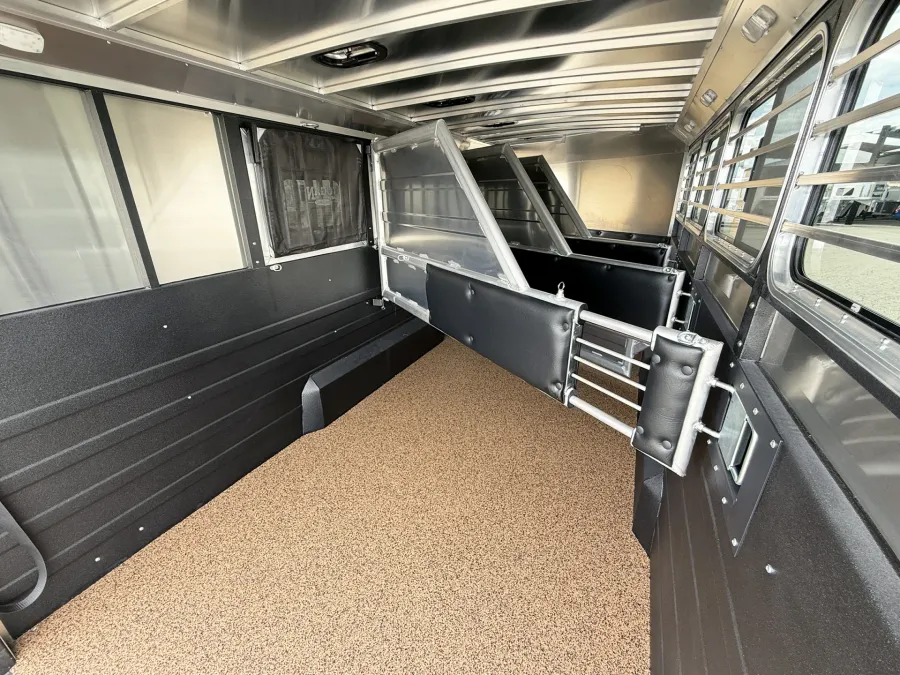 2026 Logan Coach Riot 4HGN | Photo 10 of 18