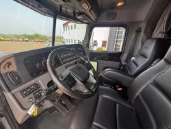 2022 Peterbilt 389 | Thumbnail Photo 11 of 18