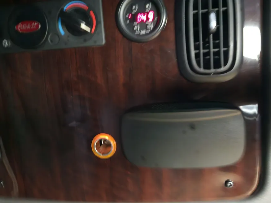 2024 Peterbilt 389 | Photo 27 of 32