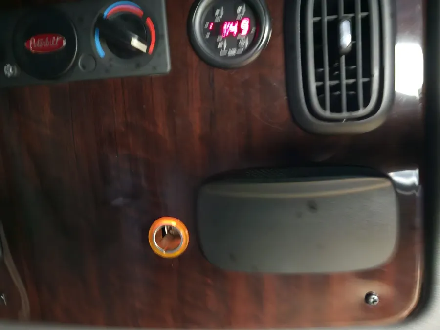 2024 Peterbilt 389 | Photo 27 of 32