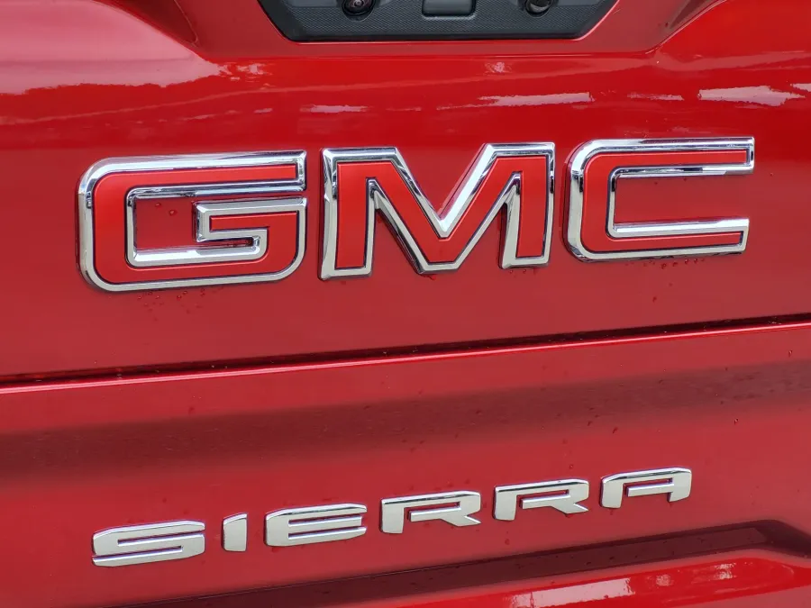 2026 GMC Sierra 1500 SLT | Photo 10 of 26