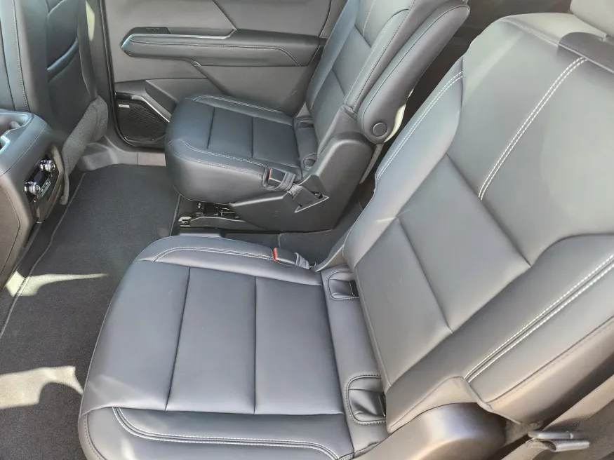 2026 GMC Acadia AWD Elevation | Photo 18 of 22