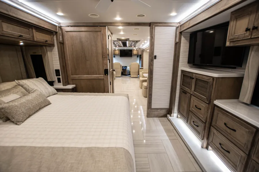 2026 Tiffin Phaeton 44OH | Photo 32 of 31