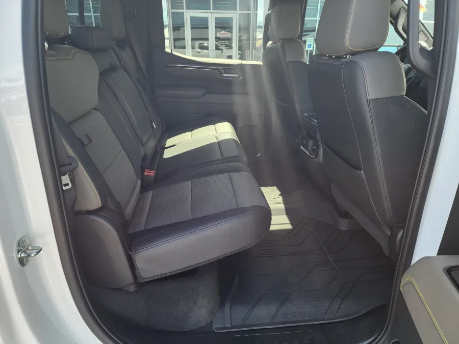 2023 Chevrolet Silverado 1500 ZR2 | Photo 15 of 33