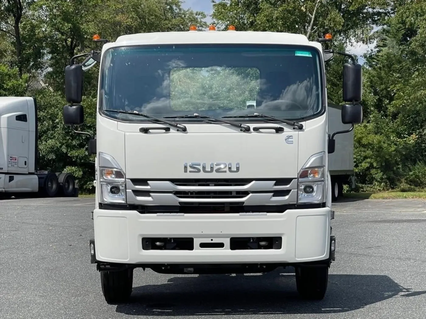 2025 Isuzu FTR | Photo 3 of 12