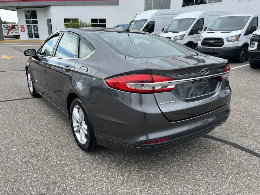 2018 Ford Fusion | Photo 3 of 19