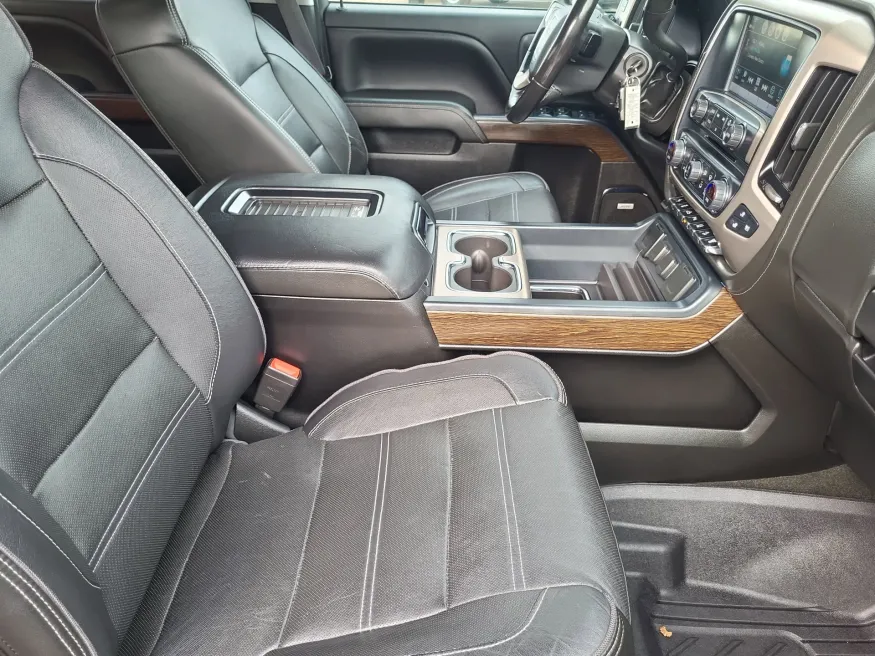 2018 GMC Sierra 2500HD Denali | Photo 9 of 23