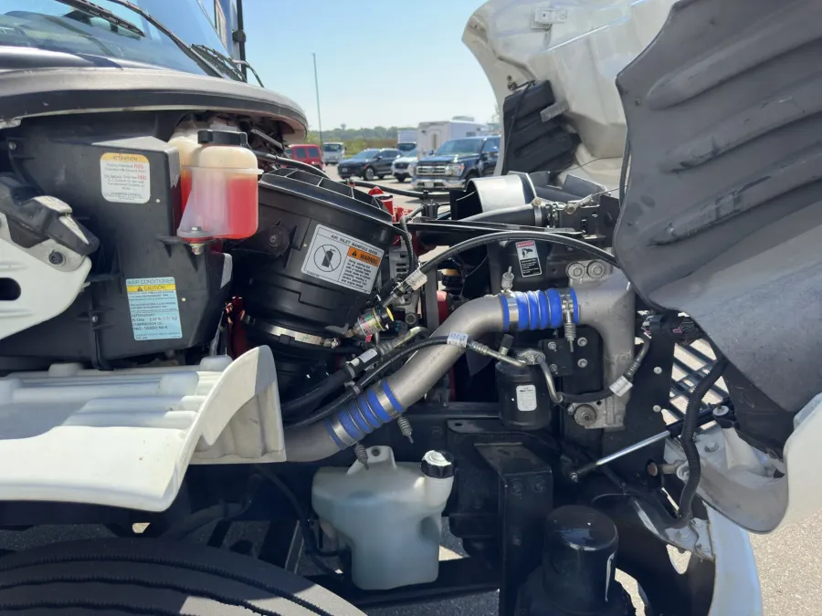 2016 Freightliner M2 106 | Photo 9 of 17