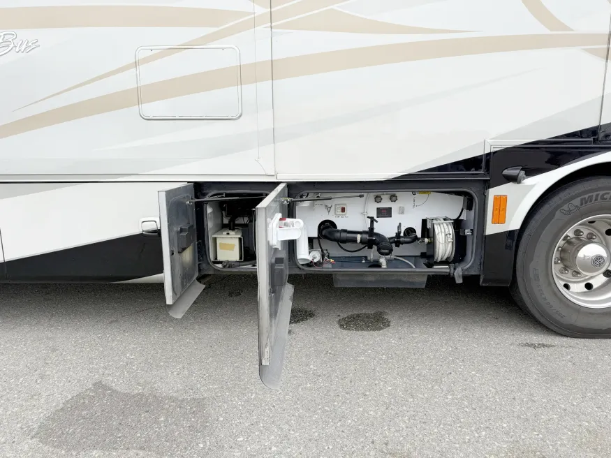 2010 Tiffin Allegro Bus 40QXP | Photo 11 of 12