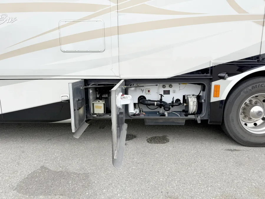 2010 Tiffin Allegro Bus 40QXP | Photo 11 of 12