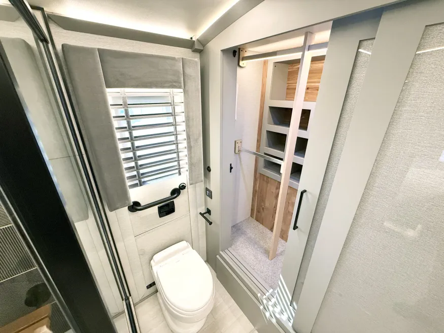 2026 Newmar King Aire 4531 | Photo 19 of 35