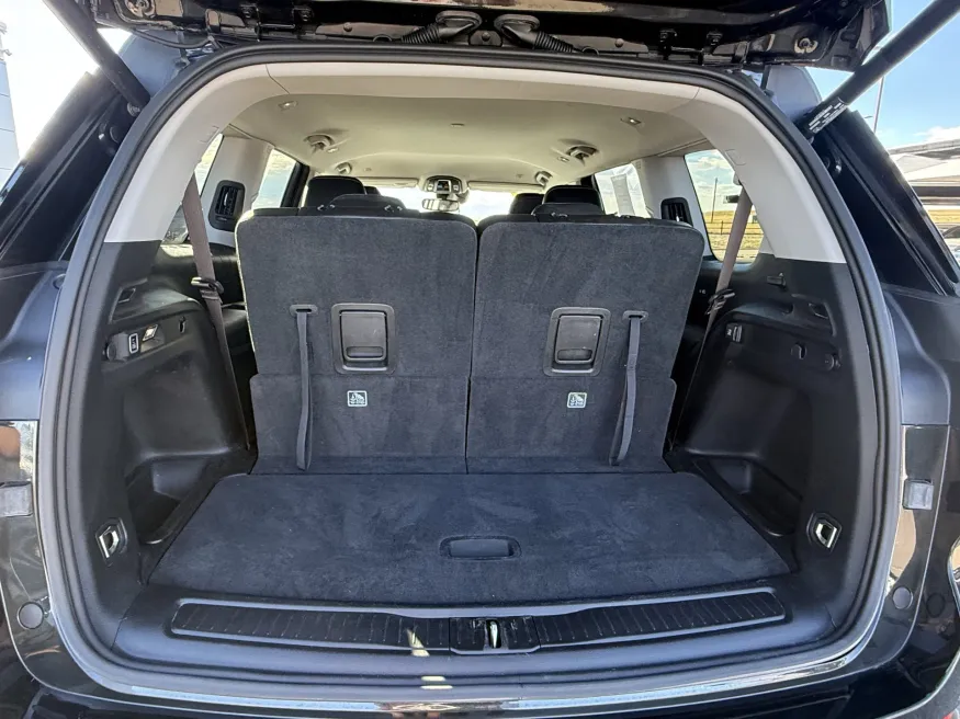 2023 Jeep Grand Cherokee L Limited | Photo 7 of 17