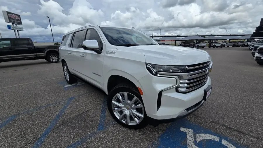 2021 Chevrolet Suburban | Photo 5 of 37