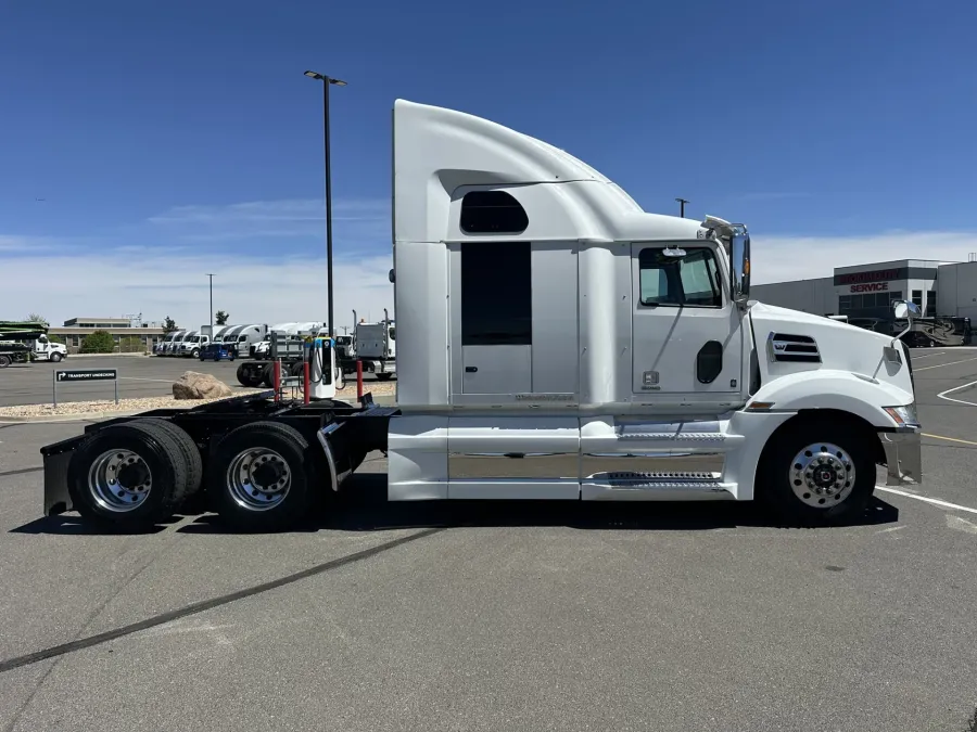 2022 Western Star 5700XE | Photo 4 of 22