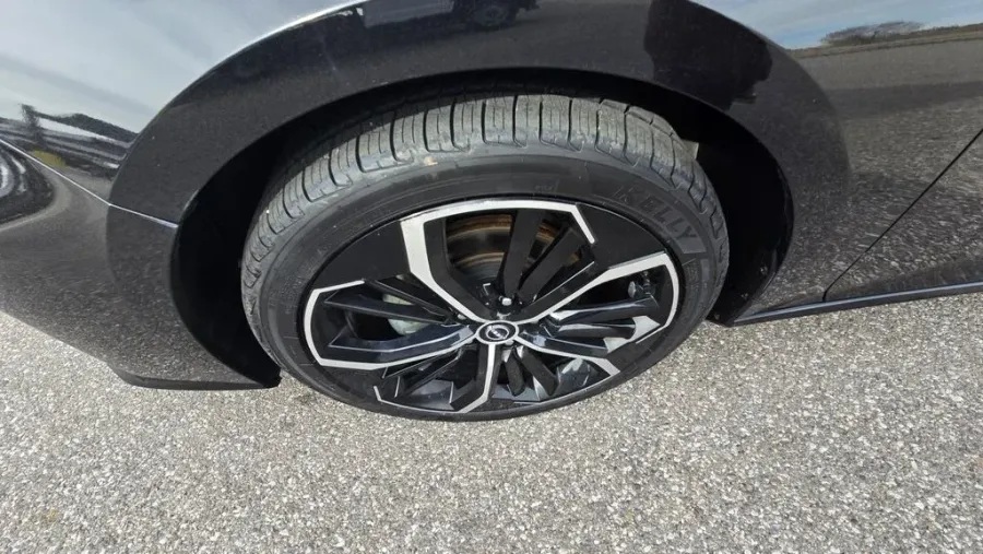 2024 Nissan Altima | Photo 9 of 27