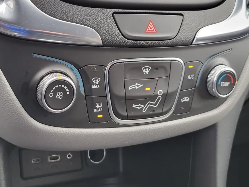 2021 Chevrolet Equinox LS | Photo 16 of 25