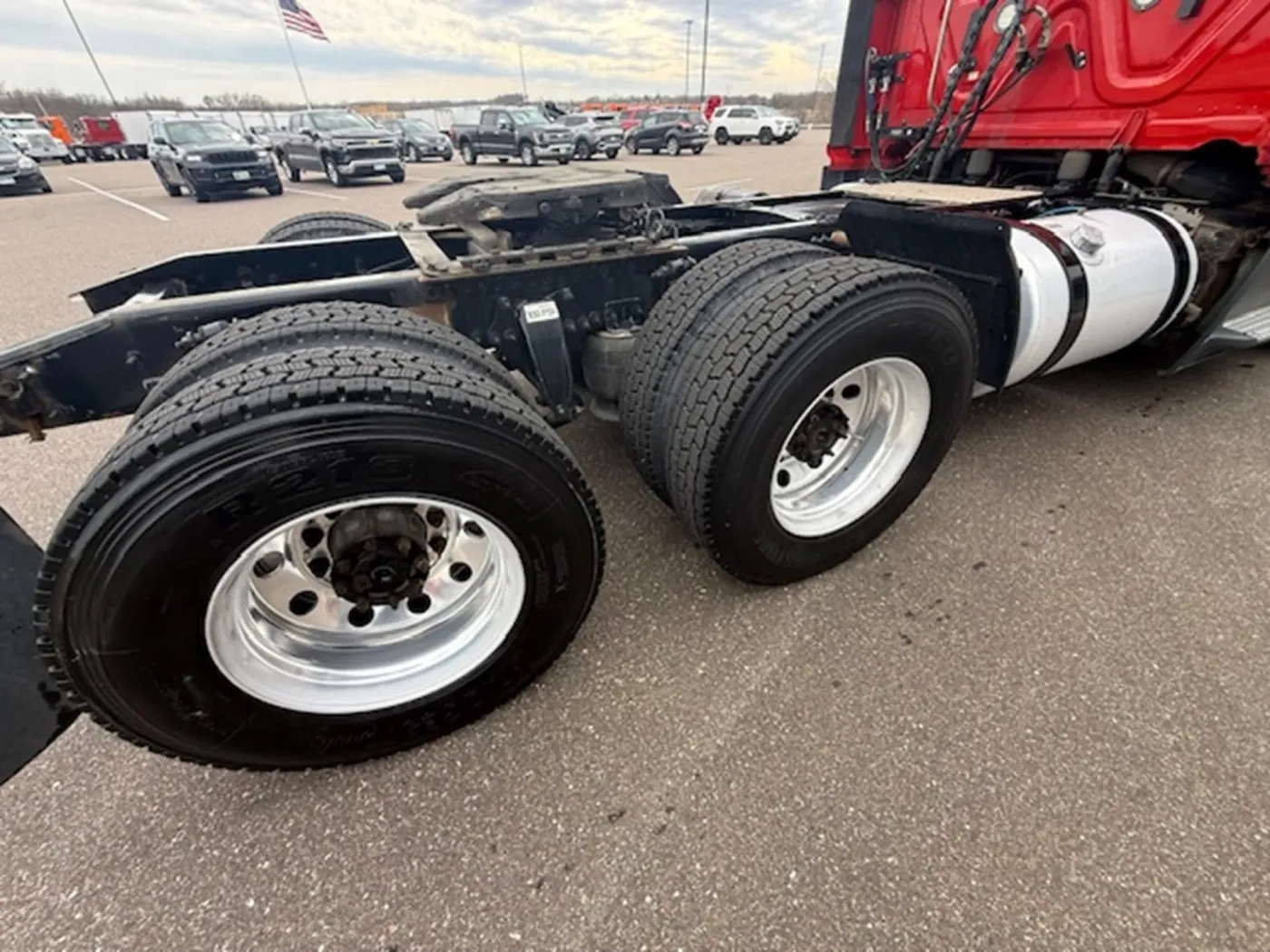 2018 Freightliner Cascadia 113 | Photo 4 of 10