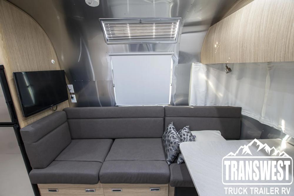 2018 Airstream Flying Cloud 25RB | Photo 7 of 20