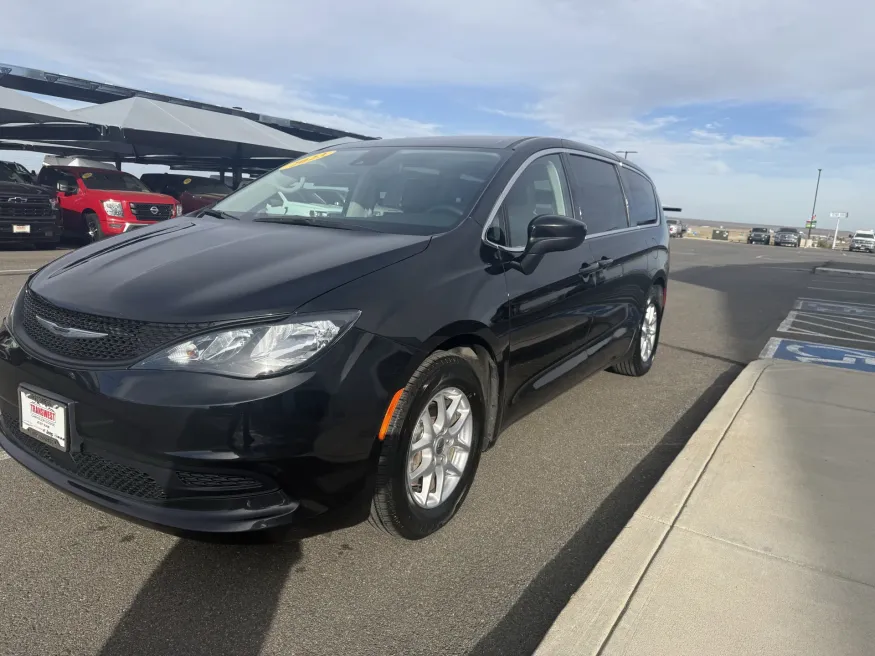 2023 Chrysler Voyager LX | Photo 3 of 20