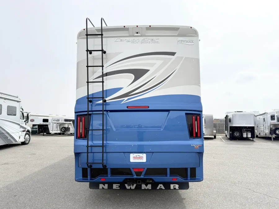 2022 Newmar Canyon Star 3722 | Photo 18 of 28