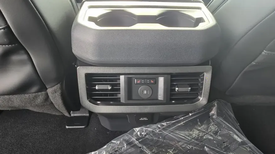 2026 Ford Super Duty F-250 | Photo 34 of 35