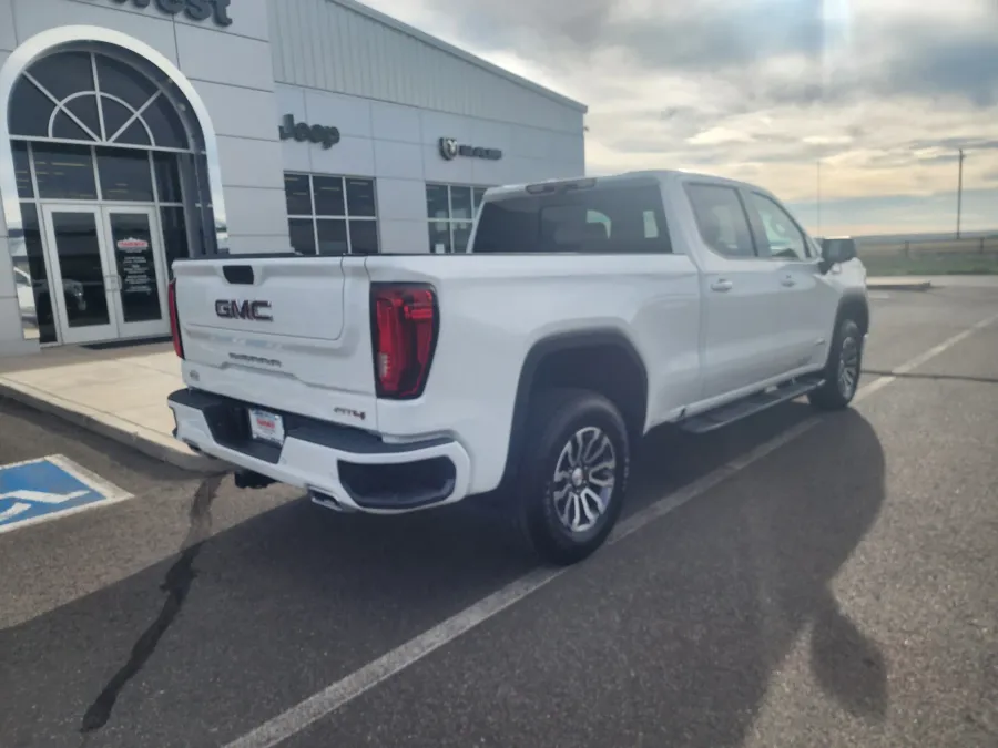 2020 GMC Sierra 1500 AT4 | Photo 8 of 28