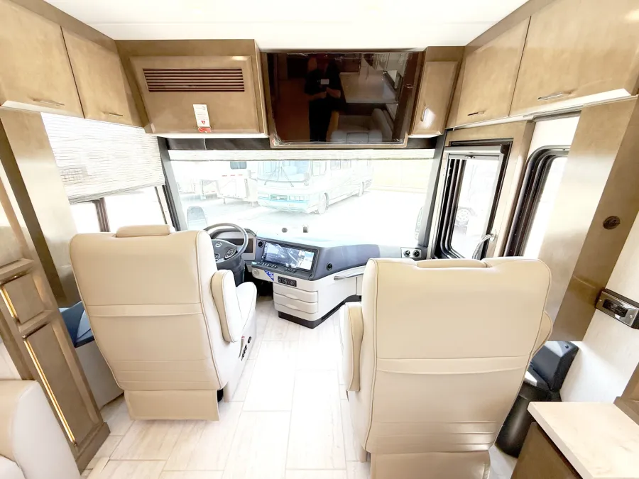 2027 Newmar Mountain Aire 4118 | Photo 6 of 28
