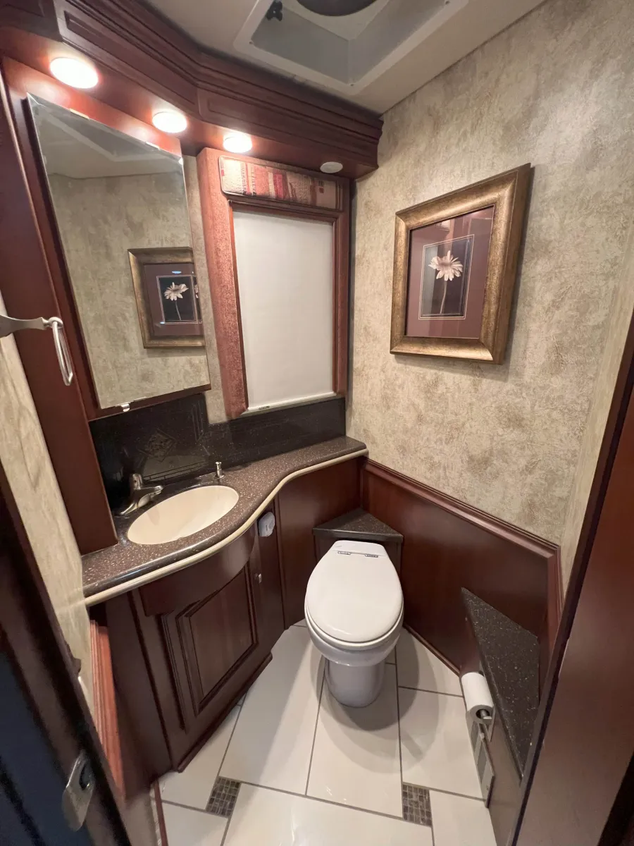 2012 Itasca Ellipse 42QD | Photo 11 of 17