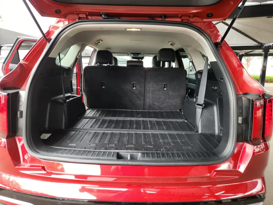 2023 Kia Sorento S | Photo 12 of 28