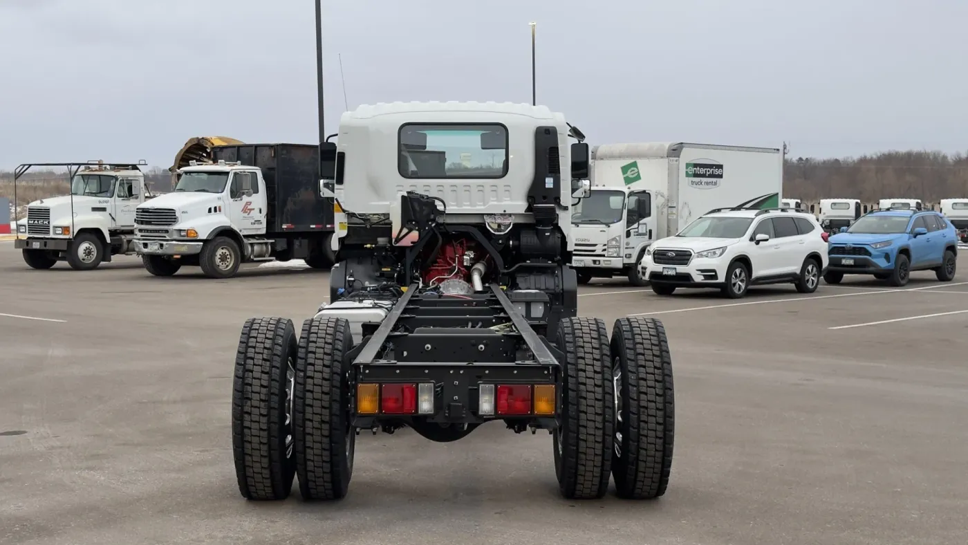 2025 Isuzu FVR | Photo 4 of 17