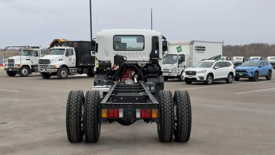 2025 Isuzu FVR | Photo 4 of 17