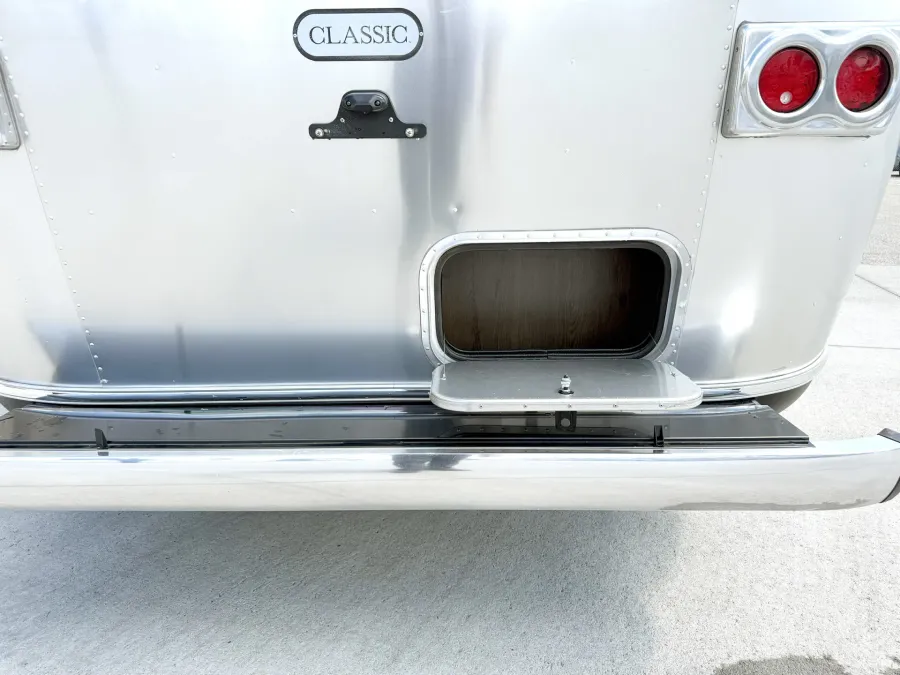 2024 Airstream Classic 33FB Twin | Photo 23 of 23