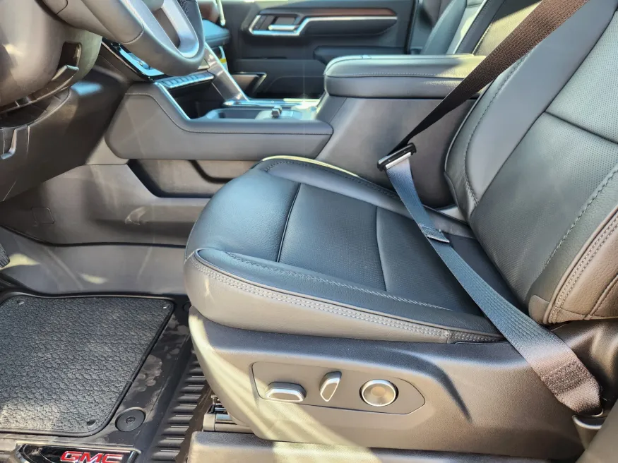 2026 GMC Sierra 2500HD Denali | Photo 8 of 31