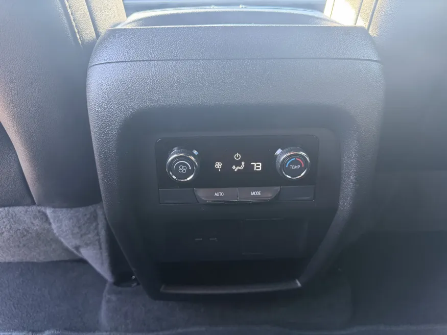 2025 Chevrolet Traverse AWD LT | Photo 13 of 22