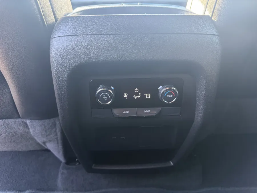 2025 Chevrolet Traverse AWD LT | Photo 13 of 22