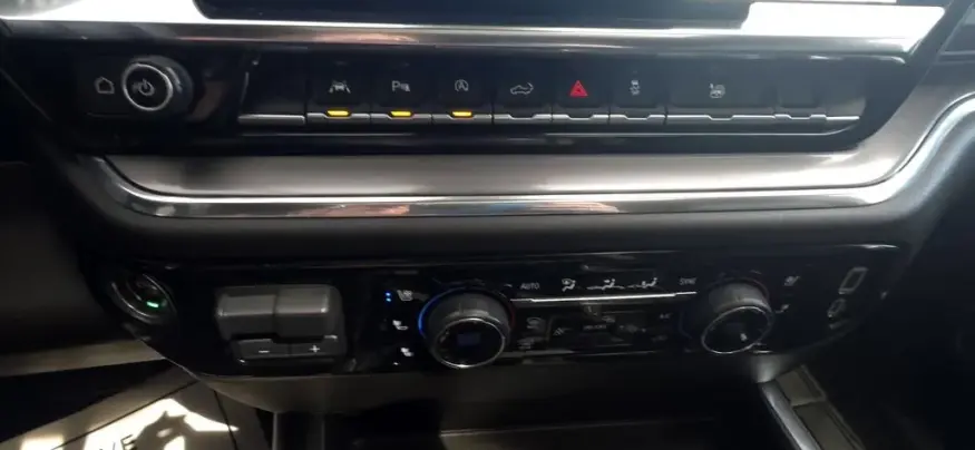 2025 Chevrolet Silverado 1500 | Photo 25 of 35