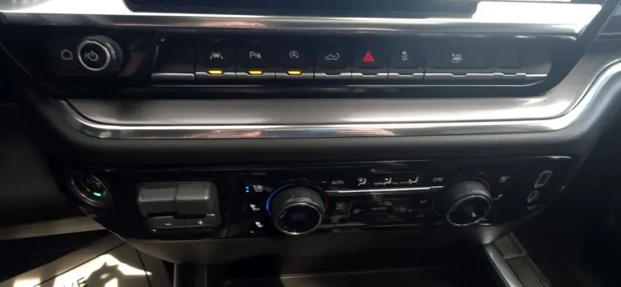 2025 Chevrolet Silverado 1500 | Photo 25 of 35