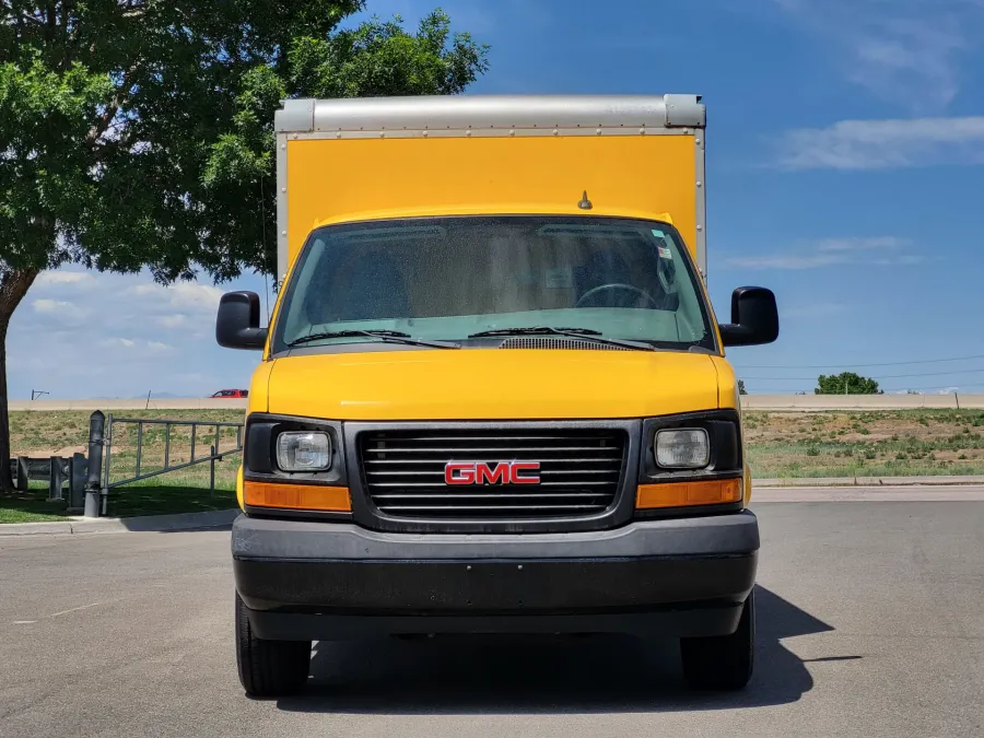 2017 GMC Savana Commercial Cutaway CUTWAY | Photo 1 of 20