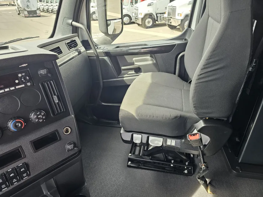 2023 Freightliner Cascadia | Photo 12 of 20