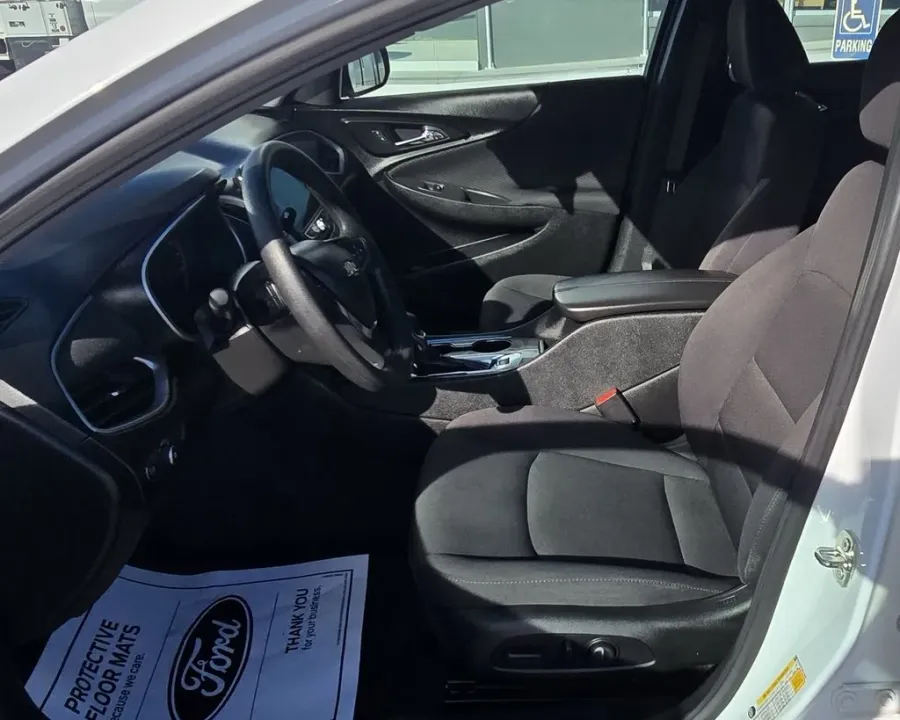 2024 Chevrolet Malibu | Photo 12 of 27