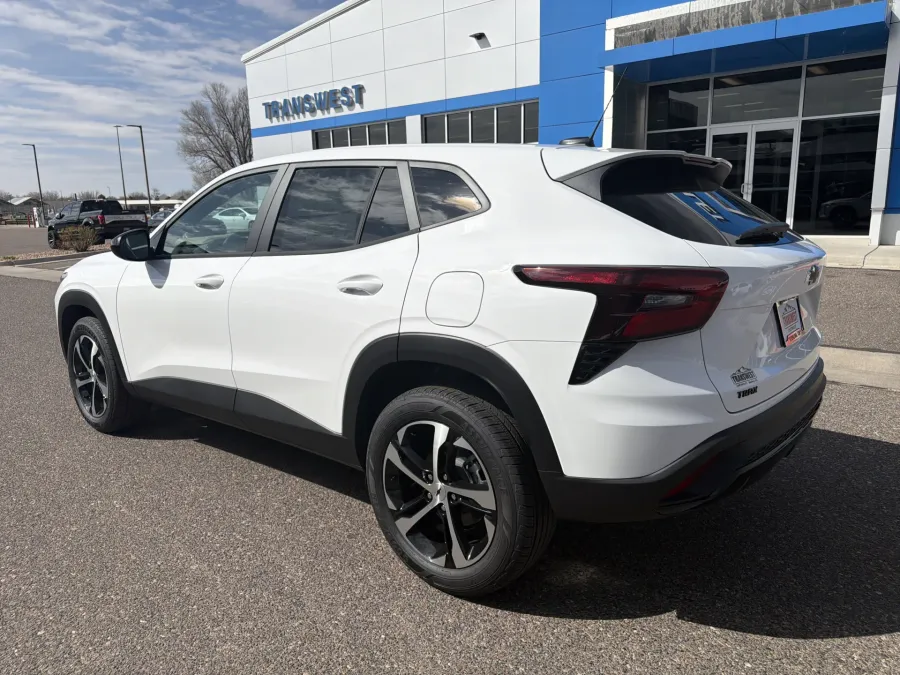 2026 Chevrolet Trax 1RS | Photo 2 of 19